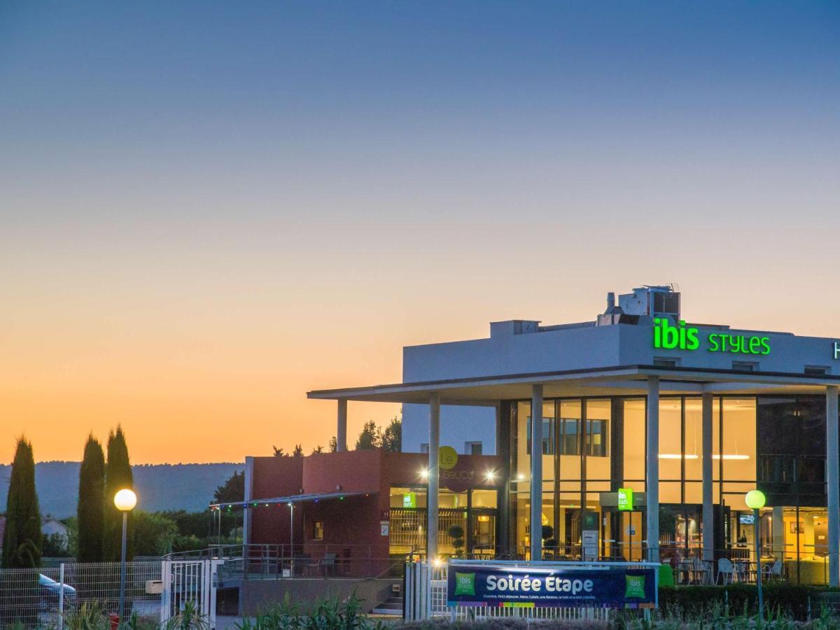 ibis Styles Pertuis Portes du Luberon Exterior foto